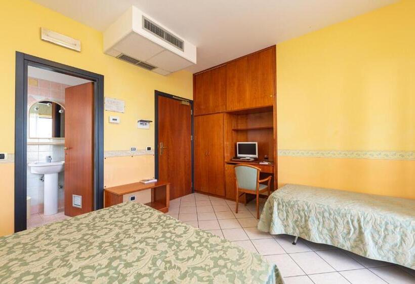 غرفة ديلوكس رباعية, Roma Sul Mare