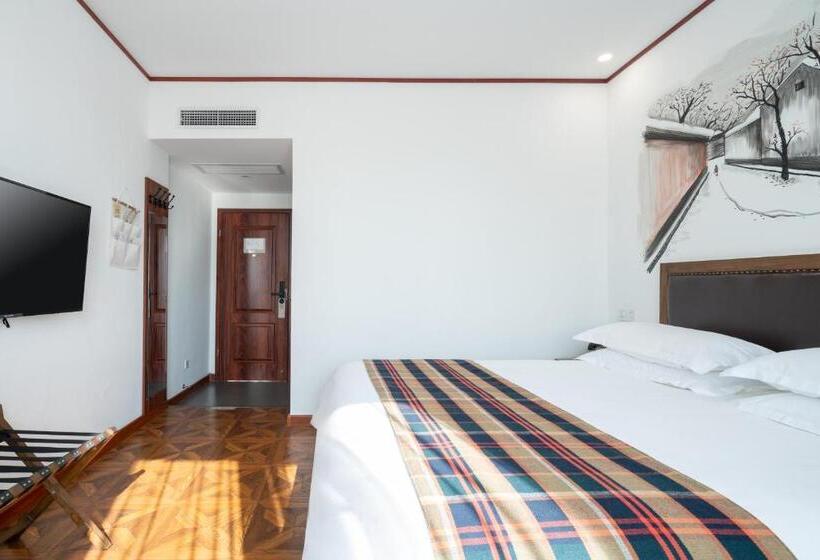 اتاق لوکس, Time Traveller Hotel  15 Minutes Walk To Tian  Anmen Square,near Forbidden City ,chairman Mao Memori