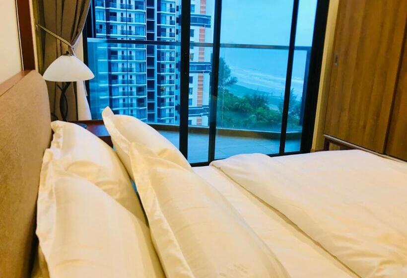 غرفة قياسية مطلّة علي البحر مزوَّدة بشُرفة, Eyu@timurbay Seaview Residence