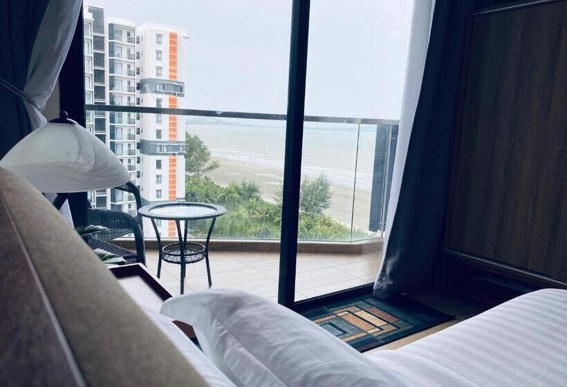 غرفة قياسية مطلّة علي البحر مزوَّدة بشُرفة, Eyu@timurbay Seaview Residence