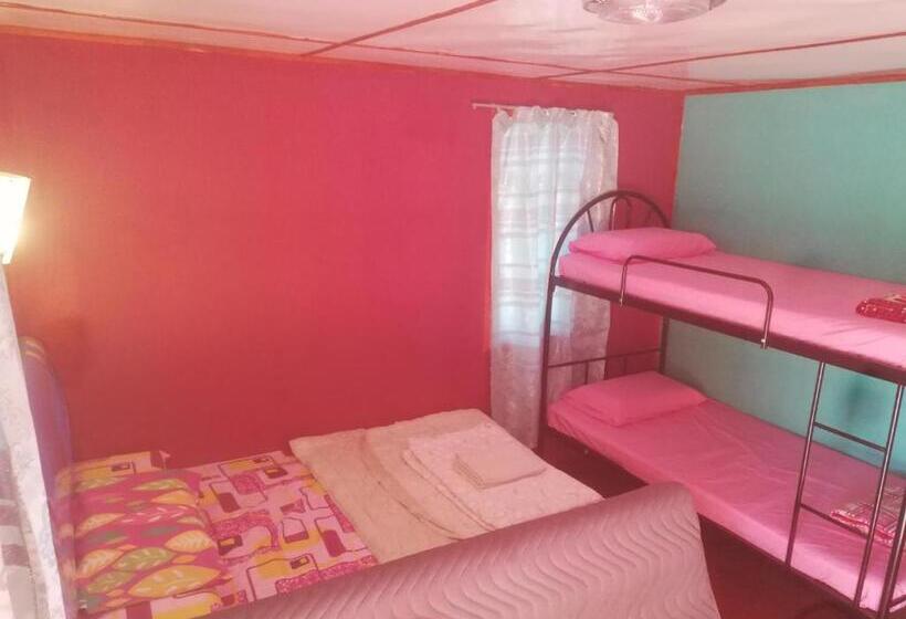 غرفة عائلية, Strawberry Rest House Mesilou Kundasang