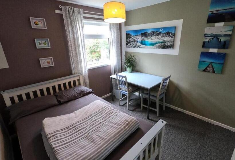 バス共有のスタンダードルーム, The Hampton House