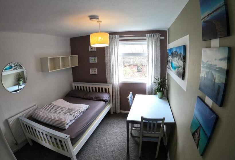 バス共有のスタンダードルーム, The Hampton House