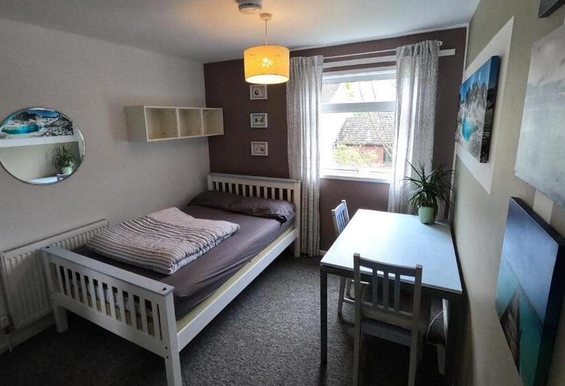 バス共有のスタンダードルーム, The Hampton House