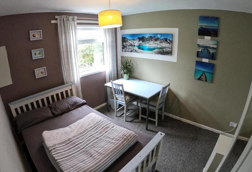 バス共有のスタンダードルーム, The Hampton House