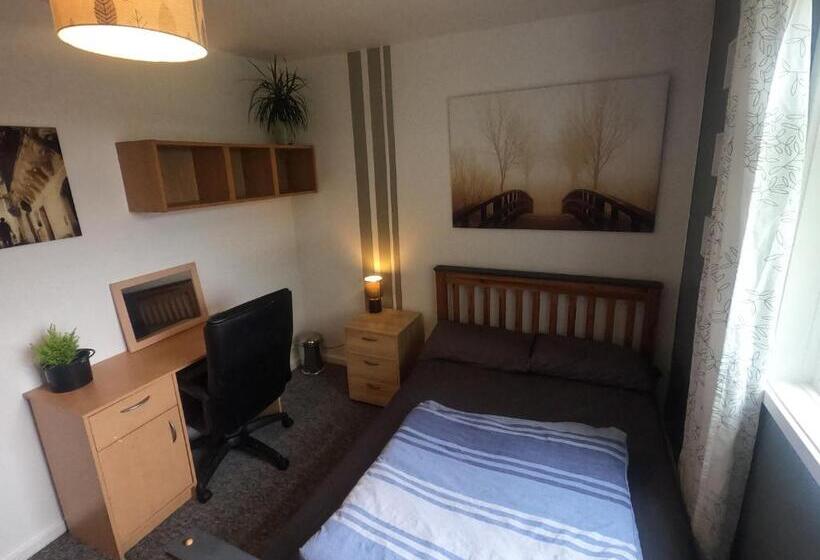 バス共有のスタンダードルーム, The Hampton House