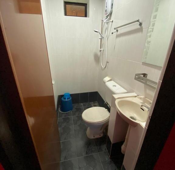 غرفة عائلية, Nazri S Place 2