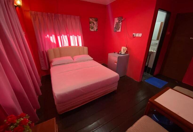 غرفة عائلية, Nazri S Place 2