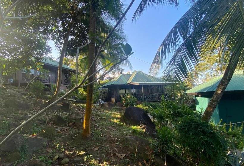 غرفة أساسية ثلاثية, Nazri S Place 2