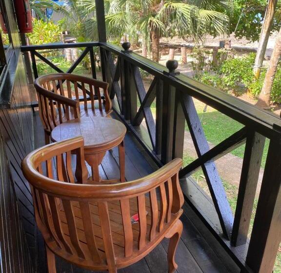 غرفة قياسية, Nazri S Place 2