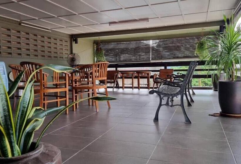 غرفة قياسية رباعية, Country View Inn