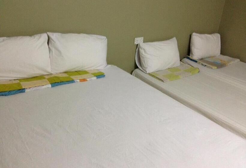 חדר משפחתי, Country View Inn