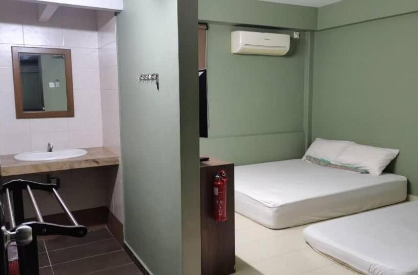 חדר משפחתי, Country View Inn