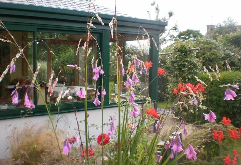 اتاق استاندارد سه تخته با سرویس بهداشتی مشترک, Chambres D Hotes De Pouldiguy