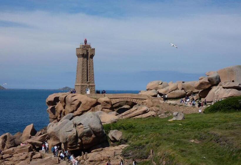 اتاق استاندارد سه تخته با سرویس بهداشتی مشترک, Chambres D Hotes De Pouldiguy