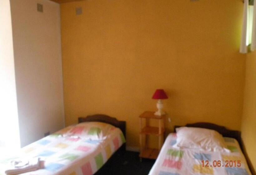 اتاق استاندارد یک تخته با سرویس بهداشتی مشترک, Les Talvasières