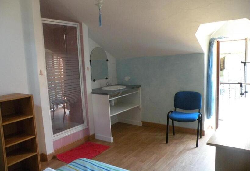 اتاق استاندارد یک تخته با سرویس بهداشتی مشترک, Les Talvasières