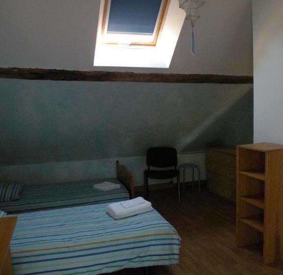 اتاق استاندارد یک تخته با سرویس بهداشتی مشترک, Les Talvasières