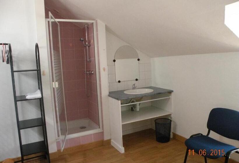 اتاق استاندارد یک تخته با سرویس بهداشتی مشترک, Les Talvasières