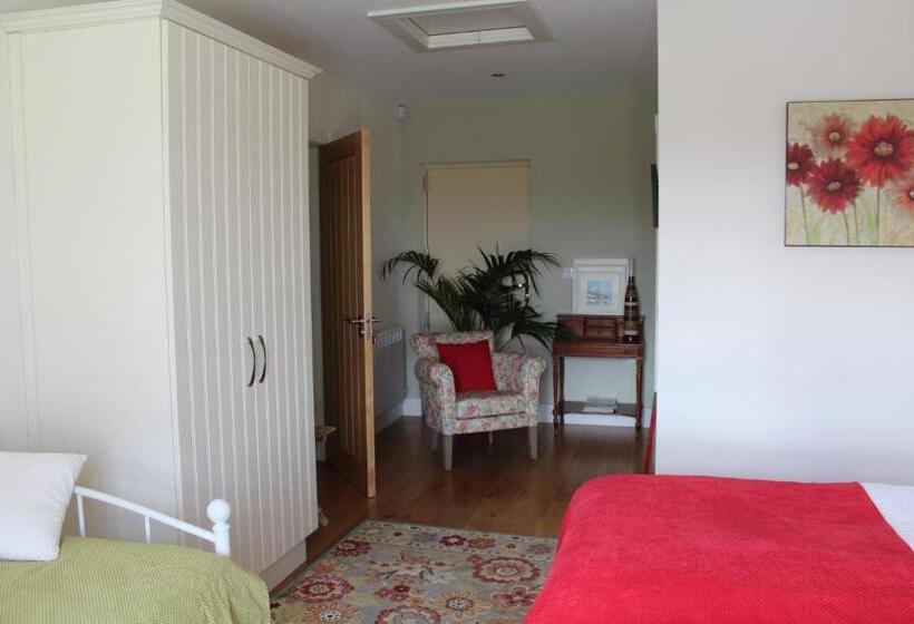 חדר סטנדרט לשלושה, Luachra Lodge