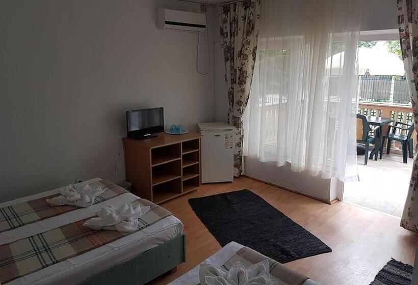 اتاق استاندارد چهار تخته, Pensiunea Casa Johnelly