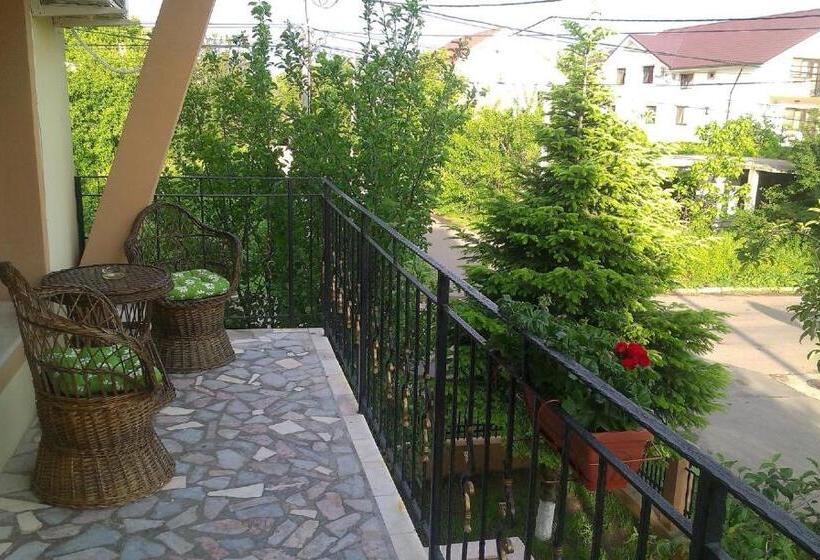 اتاق استاندارد سه نفره, Pensiunea Casa Johnelly