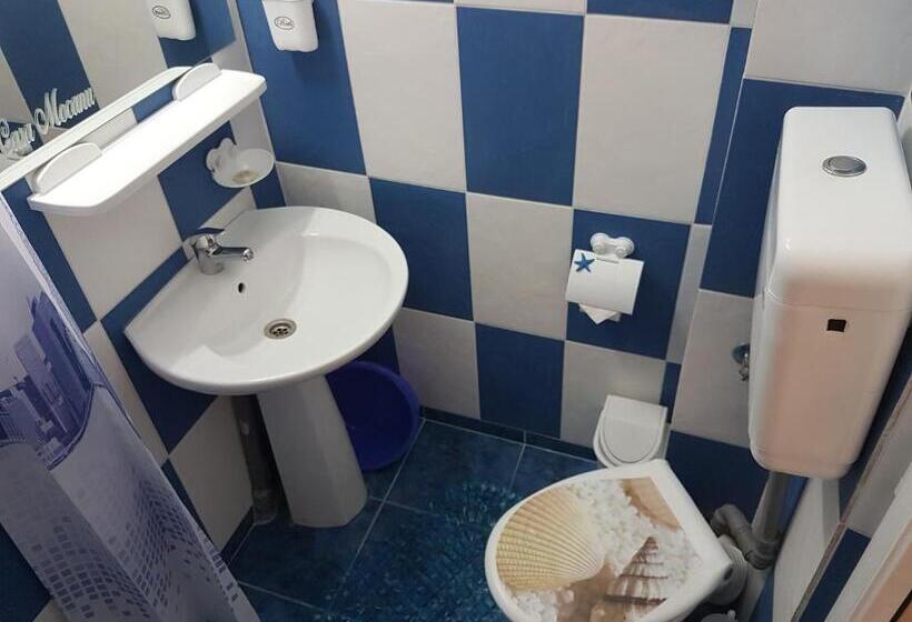 اتاق استاندارد سه نفره, Pensiunea Casa Johnelly