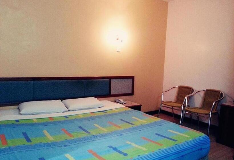 スーペリアールーム, Monaco Dynasty