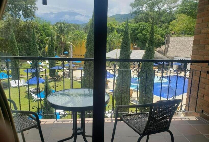 חדר משפחתי, Villa Del Marques