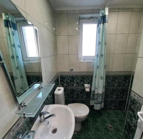 חדר סטנדרט נוף לים עם מרפסת, Guest House Rona Free Parking And Sea View