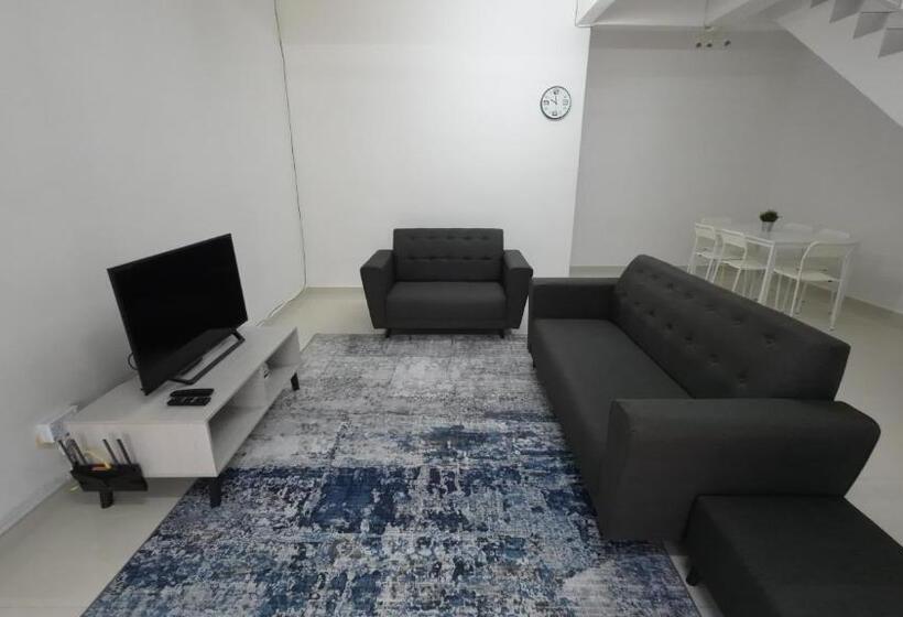 Дом 3 Спальни, Homestay Sri Pelangi Segamat