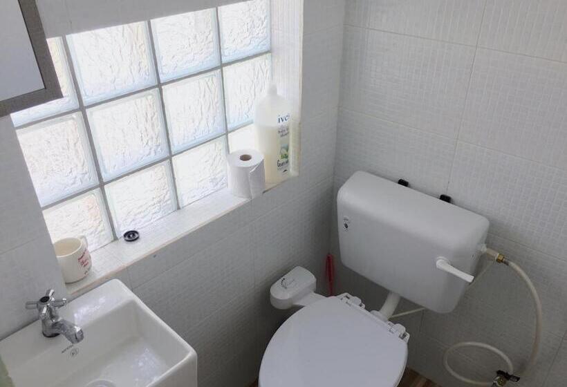 Quarto Deluxe, Merdeka Guest House 2