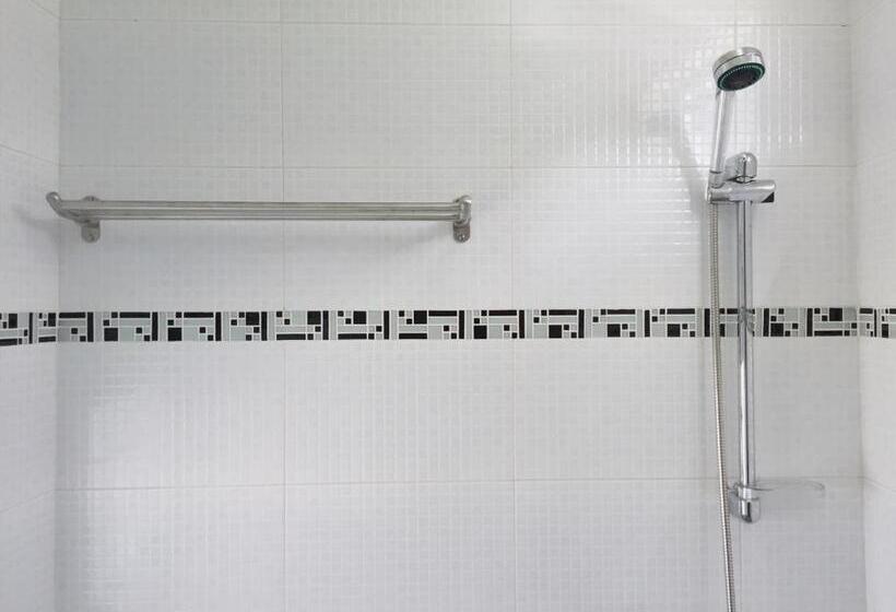 Quarto Deluxe, Merdeka Guest House 2