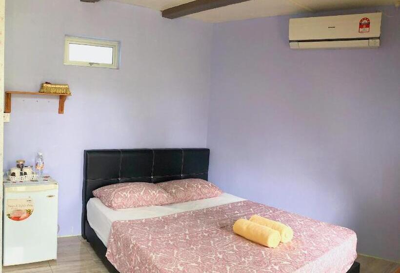 Quarto Deluxe, Merdeka Guest House 2