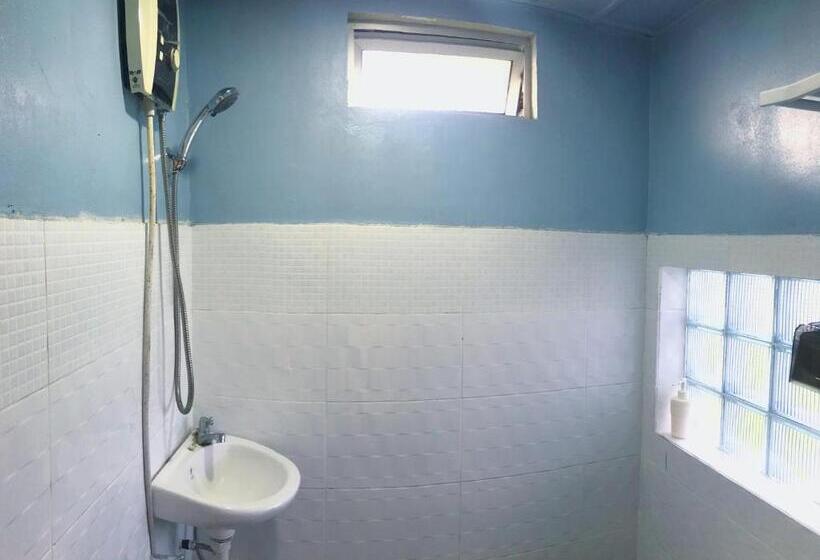 Quarto Deluxe, Merdeka Guest House 2