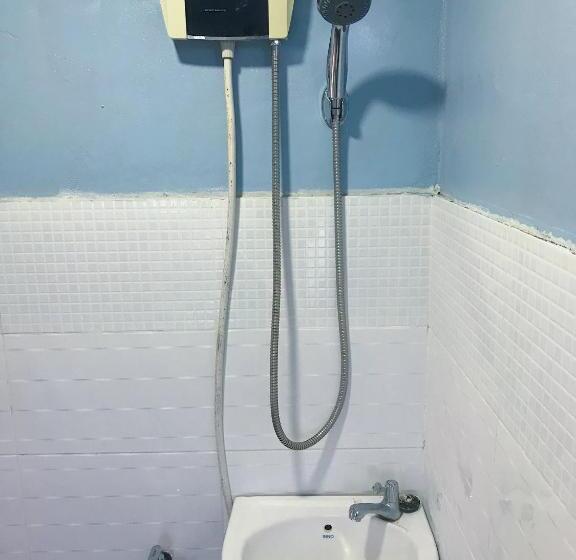 Quarto Deluxe, Merdeka Guest House 2