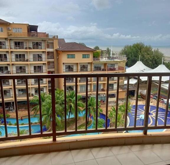 إستديو قياسى مطل على حمام السباحة, Gold Coast Morib Resort