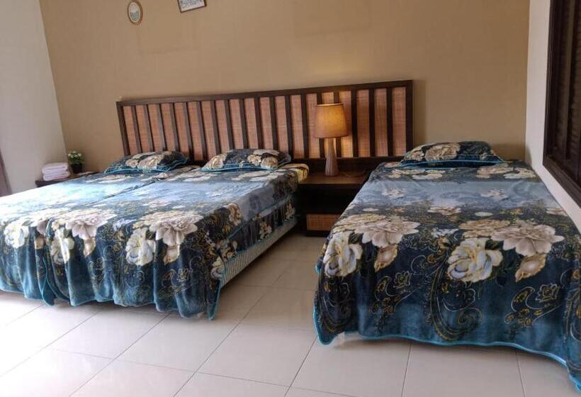 חדר אקונומי לשלושה, Gold Coast Morib Resort