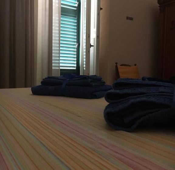 اتاق لوکس چهار تخته, Sole E Girasoli