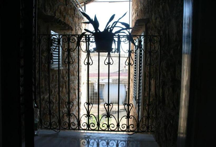 اتاق استاندارد سه نفره, Sole E Girasoli