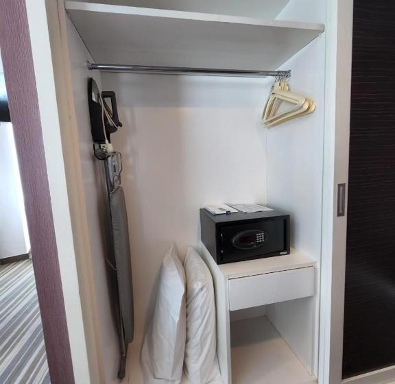 غرفة ديلوكس سرير كينج, Capital Kota Kinabalu