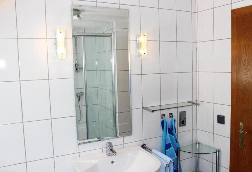 آپارتمان 1 خوابه, Ferienwohnung Und Gästezimmer Korb