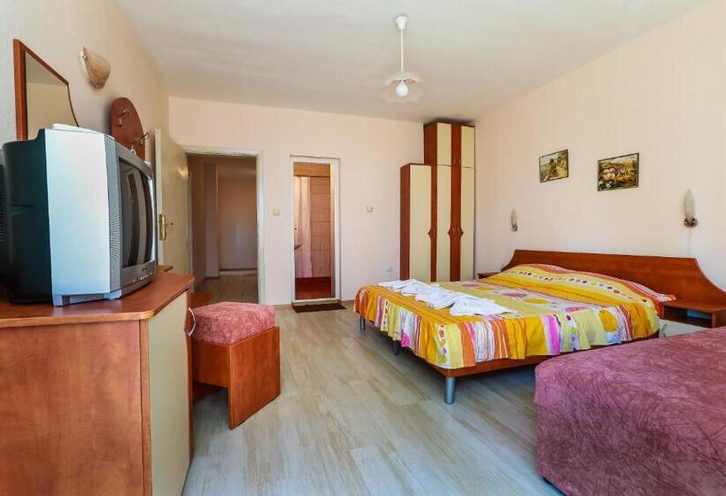 Номер Стандарт Трехместный, Guest House ,, Ekaterina