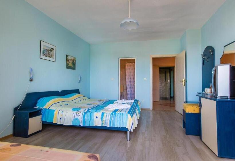 Номер Стандарт Трехместный, Guest House ,, Ekaterina