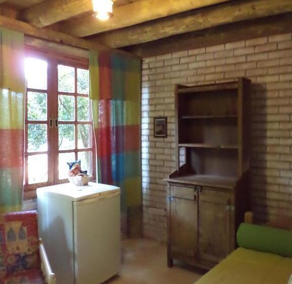 בקתת חדר, Regina Guest House