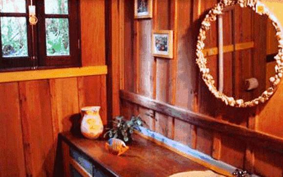 בקתת חדר, Regina Guest House