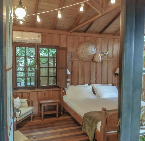 בקתת חדר, Regina Guest House