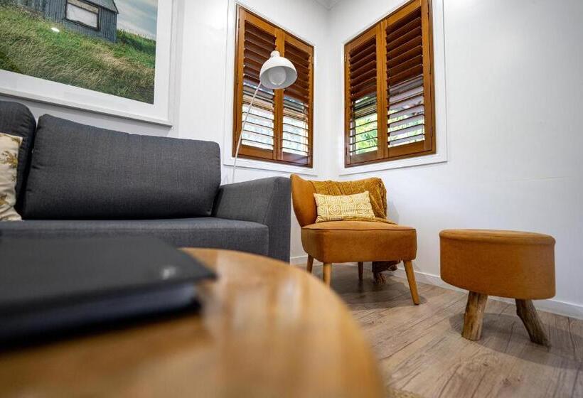 إستوديو قياسى, Blue Summit Hideaway