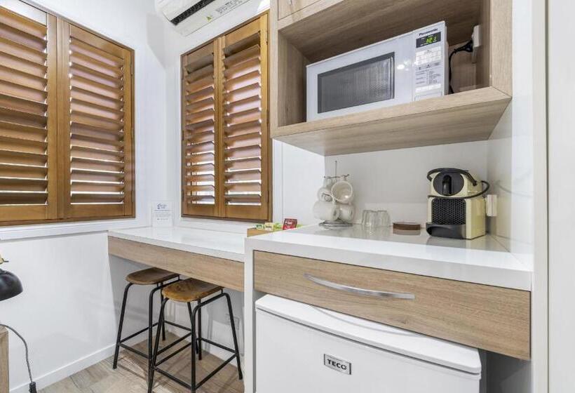 إستوديو قياسى, Blue Summit Hideaway