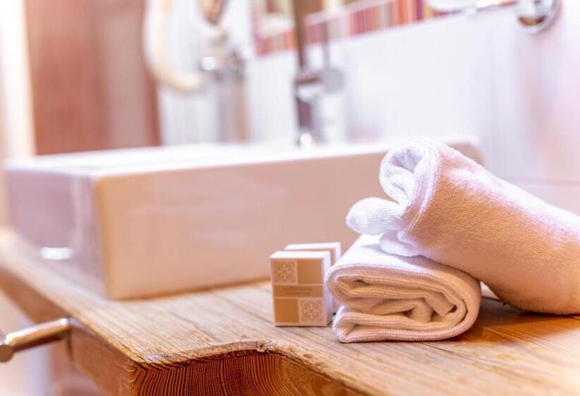 اتاق خانوادگی, Alegra